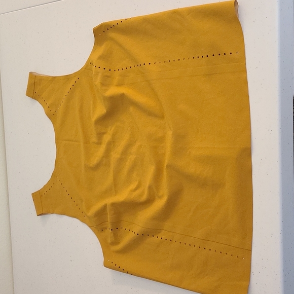 Athleta NWOT Perforated Terra Crop Tank - Picture 5 of 10